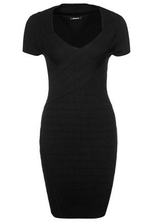 Schwarzes eng anliegendes Kleid mit kurzen Ärmeln, V-Ausschnitt und texturierten horizontalen Streifen auf dem Stoff. Glattes Stretchmaterial.