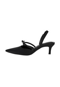 Svart slingback-klack med spetsig tå, slät material, fina remmar, rosettdekoration prydd med rhinestones och smal midheel.