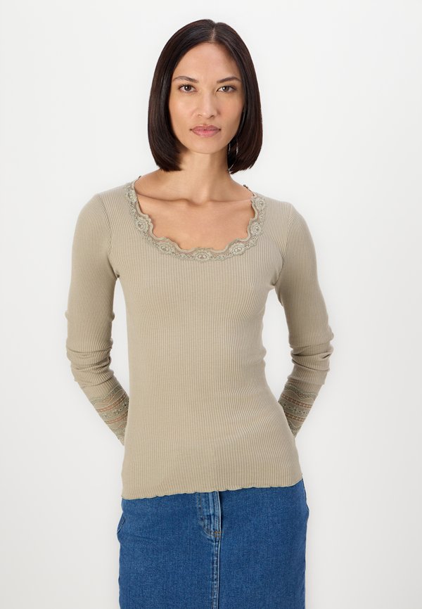 Long sleeved top - laurel oak3