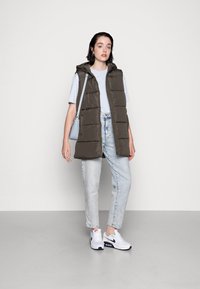 Pieces PCBEE NEW PUFFER VEST - Liemenė - black olive