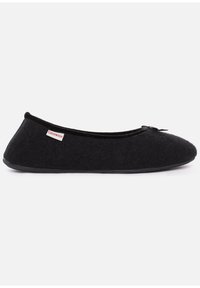 Pantofole in feltro nero con punta arrotondata, profilo basso e un piccolo fiocco decorativo nella parte anteriore. Presentano una suola in gomma flessibile.