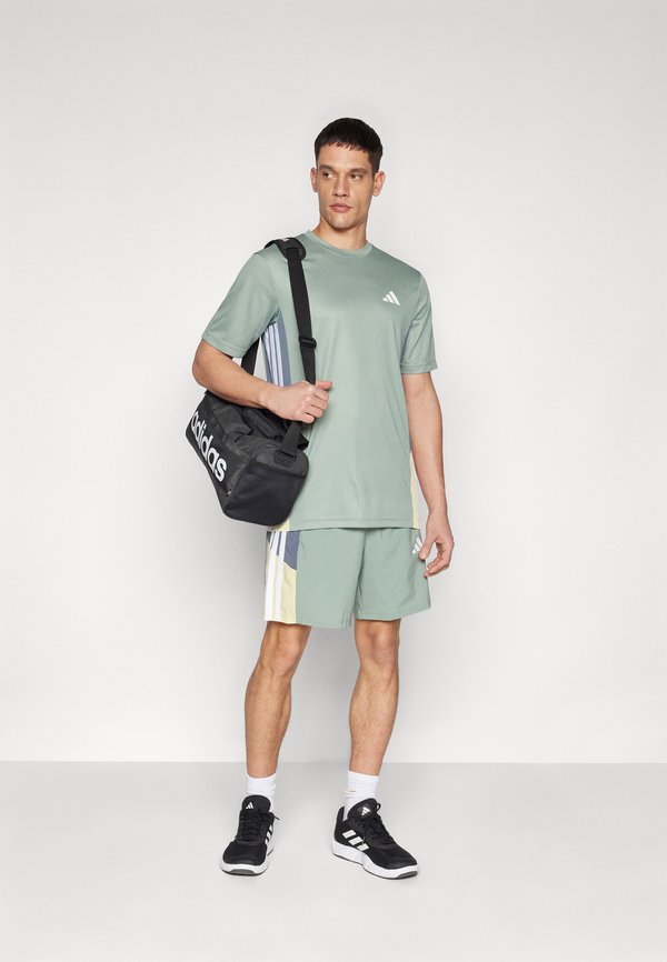 TRAIN ESSENTIALS SEASONAL - Print T-shirt3