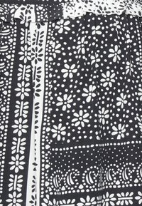 NAF NAF KBANDANA  - Minissaia - bandana noir