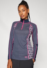 Marineblå langermet topp med rosa detaljer, med en halv glidelås i kragen og mønstrete tekstur. Tett design med kontrasterende sidepaneler.