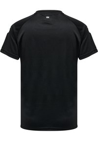 Musta lyhythihainen urheilu-paita, jossa on pyöreä kaula-aukko, valmistettu sileästä synteettisestä kankaasta. Sisältää kontrastivärejä harteilla ja logon selässä.