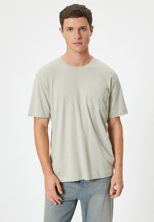 - T-shirt basic