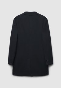 Cappotto lungo blu navy scuro con una sola apertura posteriore e polsini a bottoni, mostrato da dietro su uno sfondo grigio chiaro.