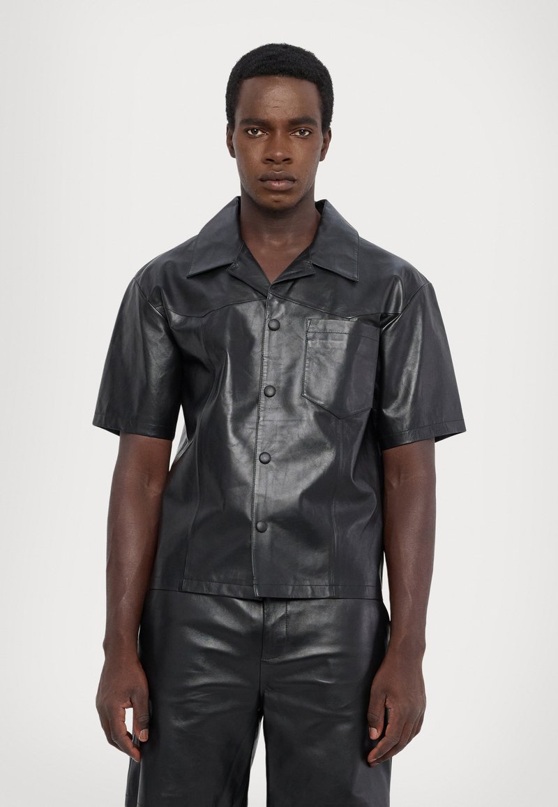 STUDIO ID EZRA  - Pluus - black