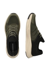 Löparskor med ovandel i mesh i olivgrön och svart, med en dämpad sula, texturerad detaljer och en slip-on-design.