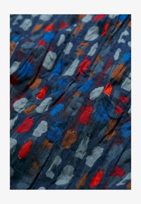 Valimata, multi dye strokes dark lugger