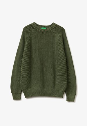 Maglione girocollo verde oliva lavorato a maglia con polsini e orlo a coste e motivo a punto strutturato su maniche e corpo.