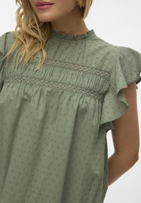 Vero Moda VMTRINE - Blúz - hedge green