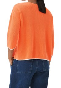 comma casual identity Sweter