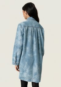Soaked in Luxury Rochie din denim - fuzzy blue denim