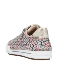 Basket multicolore avec tissu tissé, dotée d'un talon en métal doré et d'une semelle en caoutchouc blanche, maintenue par des lacets et un détail de fermeture éclair.
