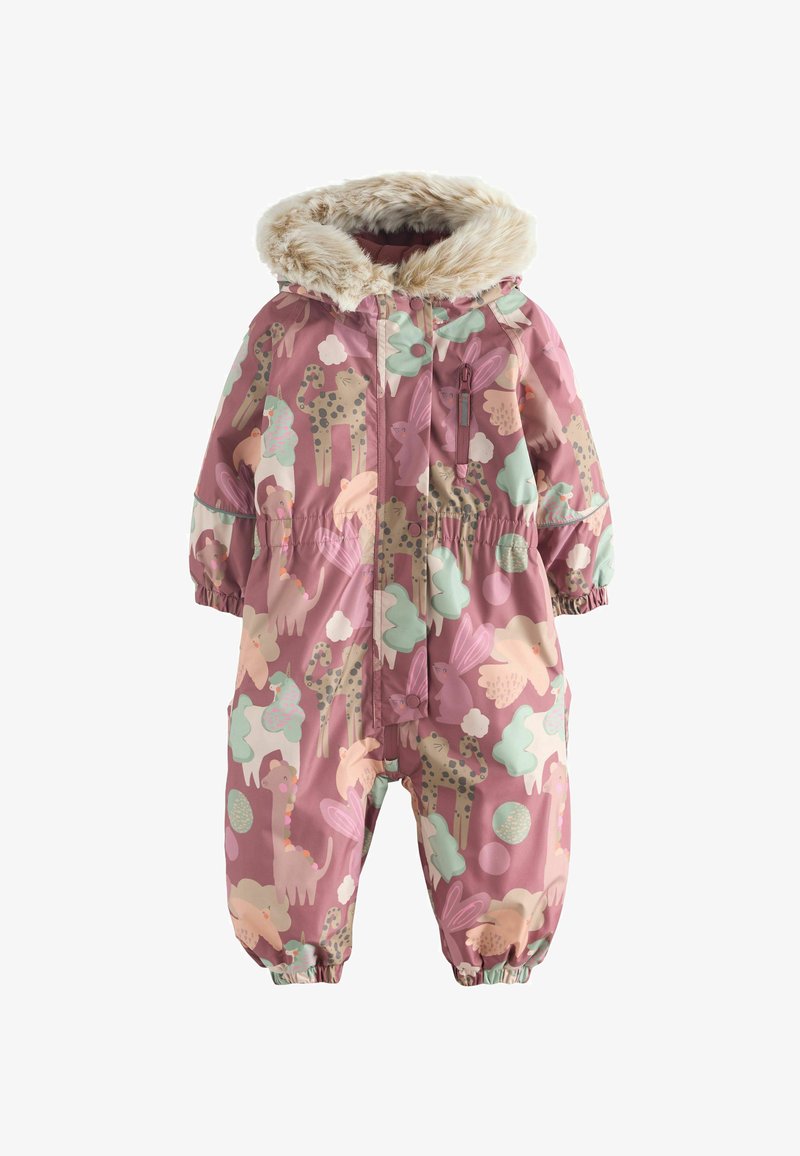 Combinaison d'hiver rose avec capuche doublée en fausse fourrure, présentant des motifs d'animaux et de nuages dans des couleurs pastel, des poignets élastiques et une fermeture éclair à l'avant avec des boutons-pression.