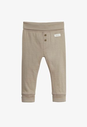 Beige babybukser med foldede manchetter, to brune knapper foran og en lille hvid label med teksten "newbie" på højre side.