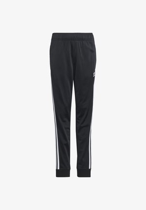Zwarte Adidas trainingsbroek met elastische tailleband, geribde boorden en witte zijstrepen. Adidas-logo op het bovenste gedeelte van het linkerbeen.