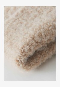 Unselected, macadamia