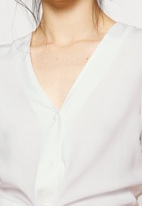 Vero Moda Petite Camicetta - white