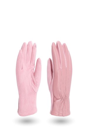 Un paio di guanti rosa, con un lato anteriore in texture suede e un lato posteriore in pelle liscia, esposti in posizione verticale su uno sfondo bianco.