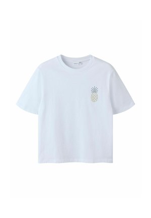 T-shirt blanc à manches courtes avec col rond et petit motif d'ananas en pointillé sur le côté supérieur gauche de la poitrine.