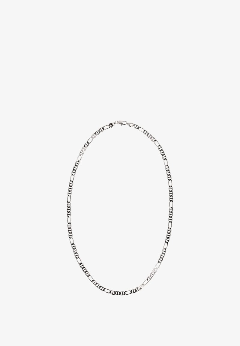 Zilveren metalen halsketting met afwisselende ovale en schakels, een gladde textuur en een veilige sluiting.