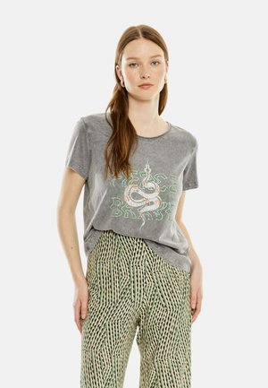 System Action, CAMISETA DE MANGA CORTA CON DIBUJO DELANTERO - Camiseta estampada - gris