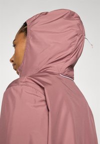 ASICS CORE JACKET - Windjack - rumble red
