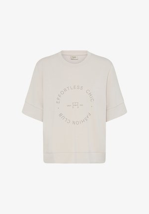 Bež kratka majica s kratkim rukavima i okruglim izrezom, sa kružnim natpisom "EFFORTLESS CHIC FASHION CLUB" oko malog logotipa i natpisom "Since 1968."
