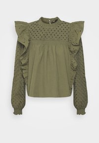 Blouse vert olive avec manches à volants, ornée de broderies ajourées, col montant et poignets élastiques. Matière coton douce.