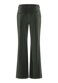 Pantalons larges verts en tissu doux, avec une coupe droite, deux poches arrière et des détails de couture subtils.