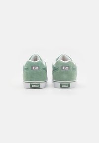Globe ENCORE 2 - Sapatilhas - jade green/white