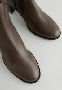 Next FOREVER COMFORT REGULAR WIDE FIT - Kotníkové boty - chocolate brown leather