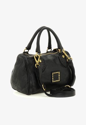 Borsa a tracolla in pelle nera con doppie maniglie, tracolla removibile, accessori dorati, chiusura con cerniera e patch quadrato decorativo con borchie.