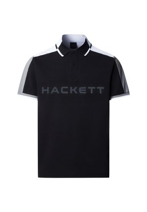 Svart polo tröja med grå detaljer, med krage, korta ärmar och ordet "HACKETT" i framträdande gråa bokstäver över bröstet.