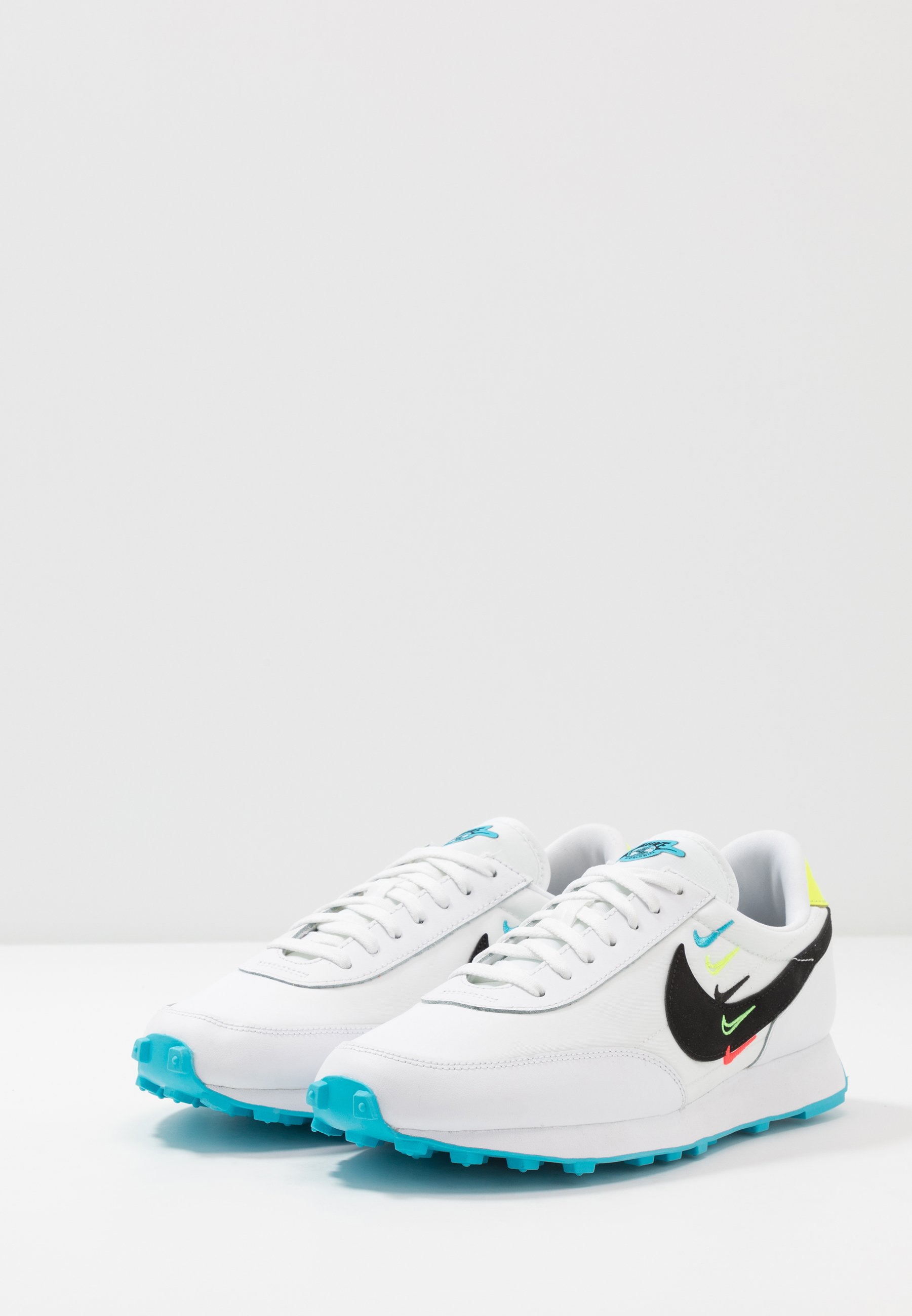 Nike Sportswear DAYBREAK Baskets basses whiteblackblue Nike Sportswear DAYBREAK Baskets basses barely rose