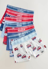 Ensemble de sept caleçons pour garçons, chacun avec une étiquette indiquant un jour différent. Les couleurs incluent le rouge, le bleu et le blanc avec divers motifs de véhicules d'urgence.