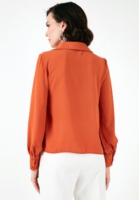 LELA REGULAR FIT - Palaidinė - cinnamon