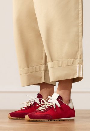 Manfield, Sneaker low - rot