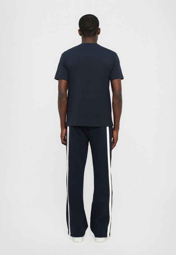 TUCKER EMBROIDERY TEE - Basic T-shirt3