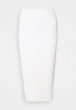 Witte kokerrok van geribbeld breisel met elastische tailleband, tot op de knie, aansluitende pasvorm, gladde textuur.