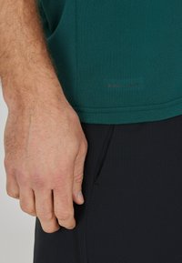 Endurance S/S PERFORMANCE - Sport T-shirt - bistro green