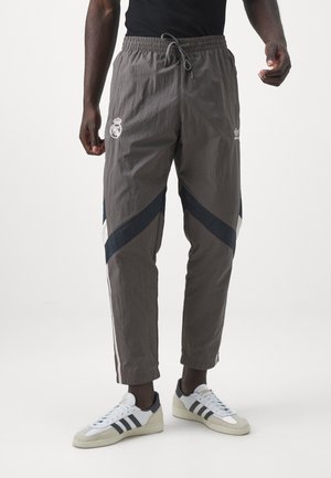 adidas Originals, Club wear - grey