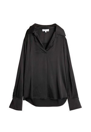 Svart silkeskjorte med bred krage og V-hals. Har lange, løse ermer med knappede mansjetter. Glatt tekstur og rene linjer.