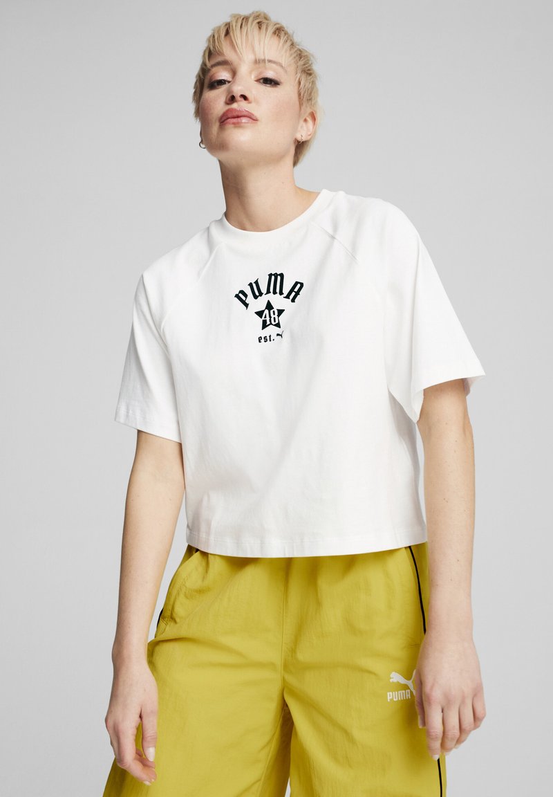 Puma CLASSICS RELAXED - Print T-shirt - white