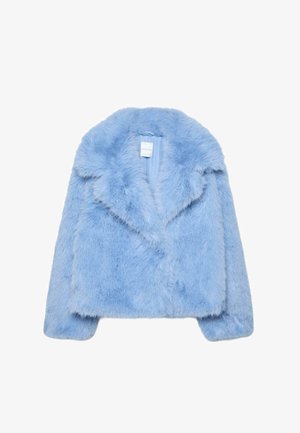 Kroćeni sako od umjetnog krzna svijetloplave boje. Ima široki okovratnik i mekanu teksturu. Strukturirani kroj s dugim rukavima bez vidljivih kopčanja.