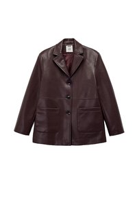 Braune Lederjacke mit leicht glänzender Oberfläche, Reverskragen, drei vorderen Knöpfen und zwei großen aufgesetzten Taschen. Futter im Inneren.