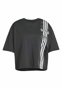 Černé zkrácené tričko z bavlny s kulatým výstřihem, krátkými rukávy a bílým logem adidas se třemi bílými pruhy na jedné straně.