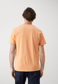 DRYKORN QUENTIN - Pamata T-krekls - orange